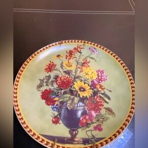 Floral Decorative Plate with Vase Design